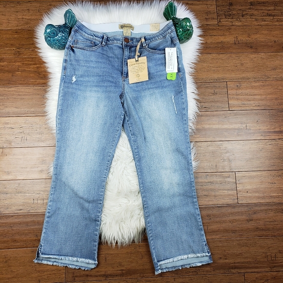 Democracy Denim - Democracy Ab technology booty lift cropped raw hem jeans size 14